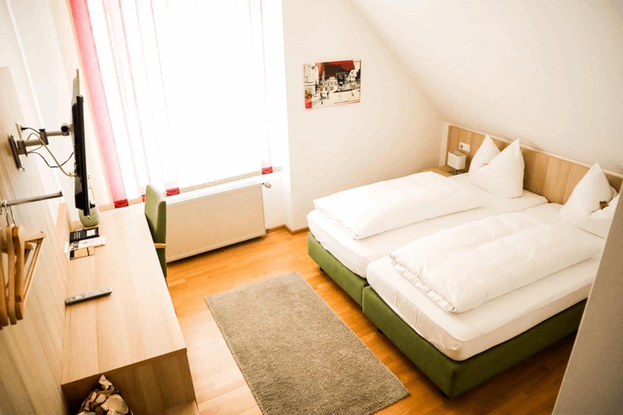 Hotel Weinstube Sinas Brettl Nördlingen Esterno foto
