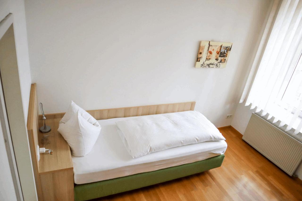 Hotel Weinstube Sinas Brettl Nördlingen Esterno foto